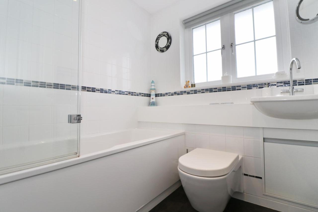 Near Beaches, Contemporary Home In Village Centre Saint Merryn Ngoại thất bức ảnh