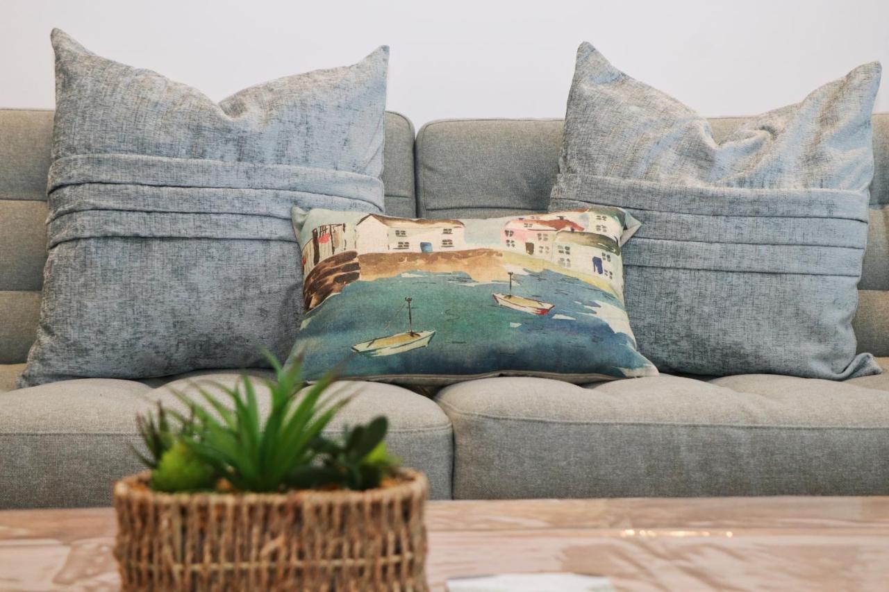 Near Beaches, Contemporary Home In Village Centre Saint Merryn Ngoại thất bức ảnh