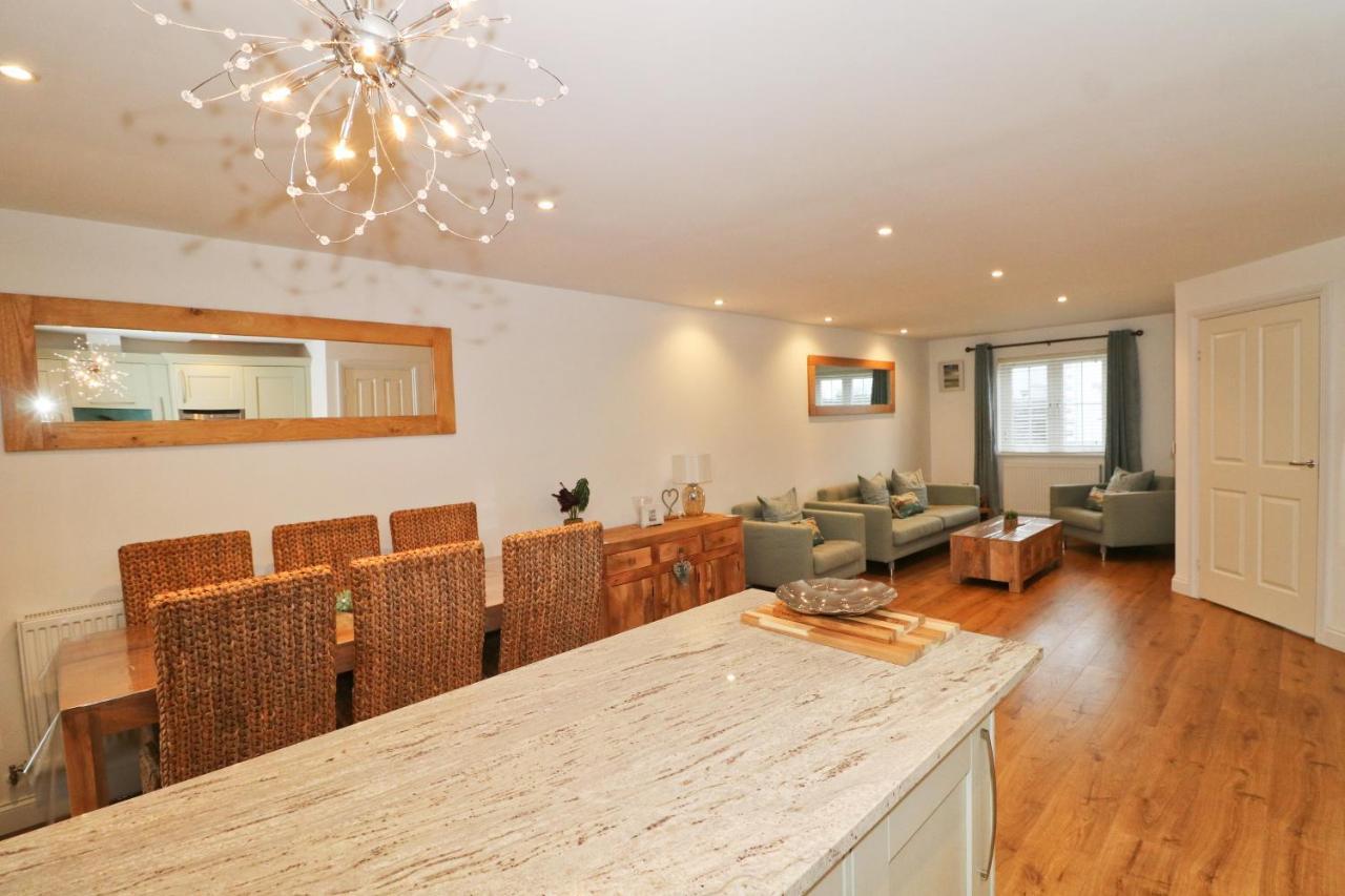 Near Beaches, Contemporary Home In Village Centre Saint Merryn Ngoại thất bức ảnh